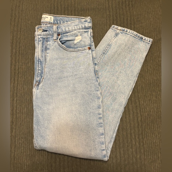 Abercrombie & Fitch The Ankle Straight Ultra High Rise Jean - Size 4R - Picture 4 of 4